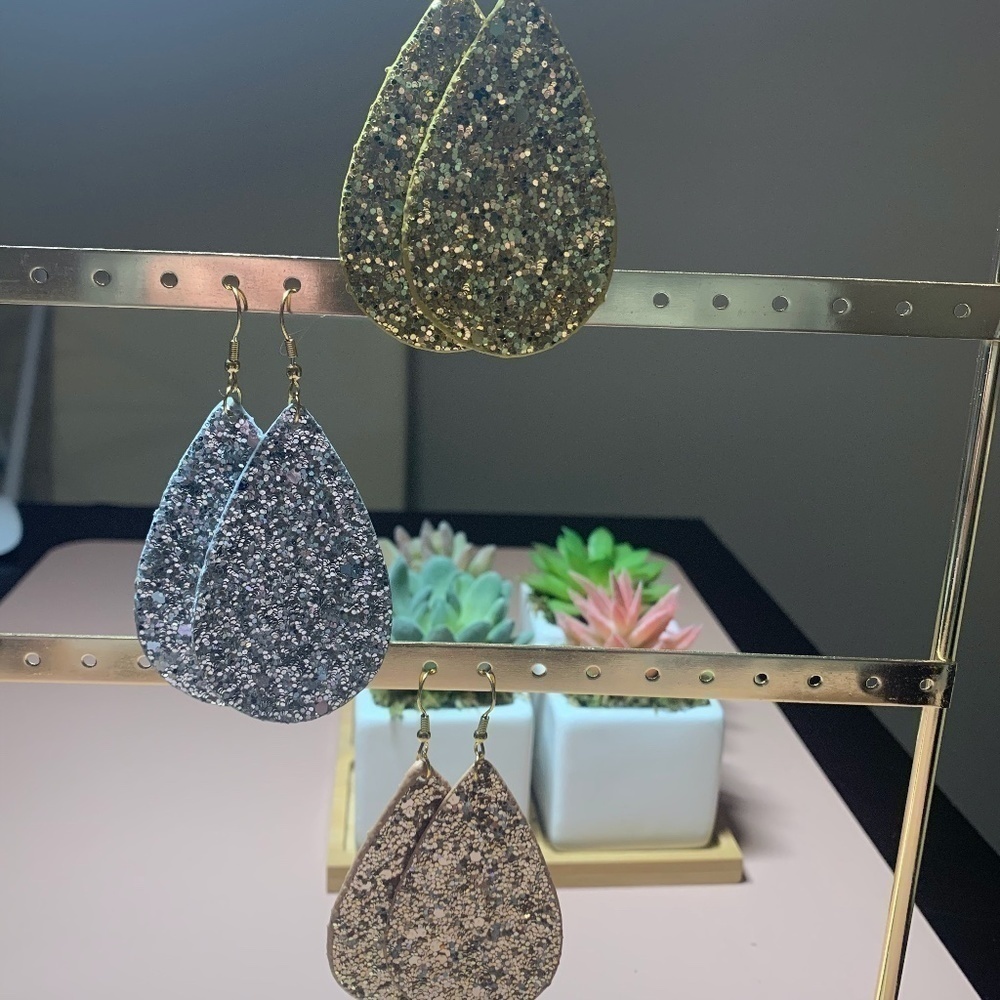 SALE💚 any 3 for $18 💚
 Gold and Silver Glitter Teardrop Earring